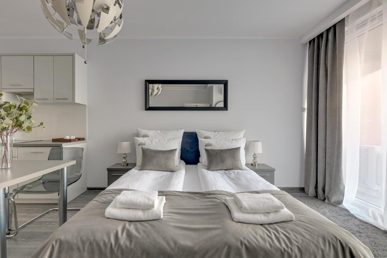 Downtown Apartments Sadova City Center & Parking Danzica Esterno foto