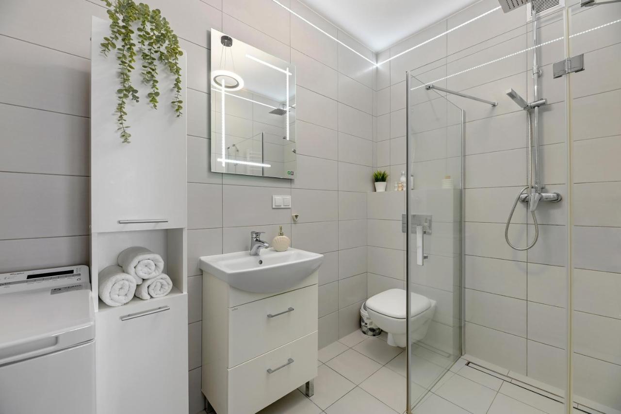 Downtown Apartments Sadova City Center & Parking Danzica Esterno foto