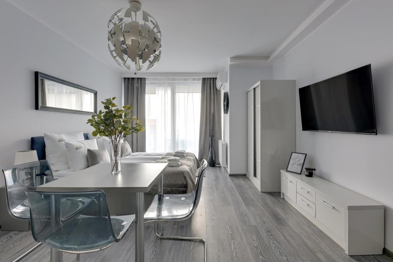 Downtown Apartments Sadova City Center & Parking Danzica Esterno foto