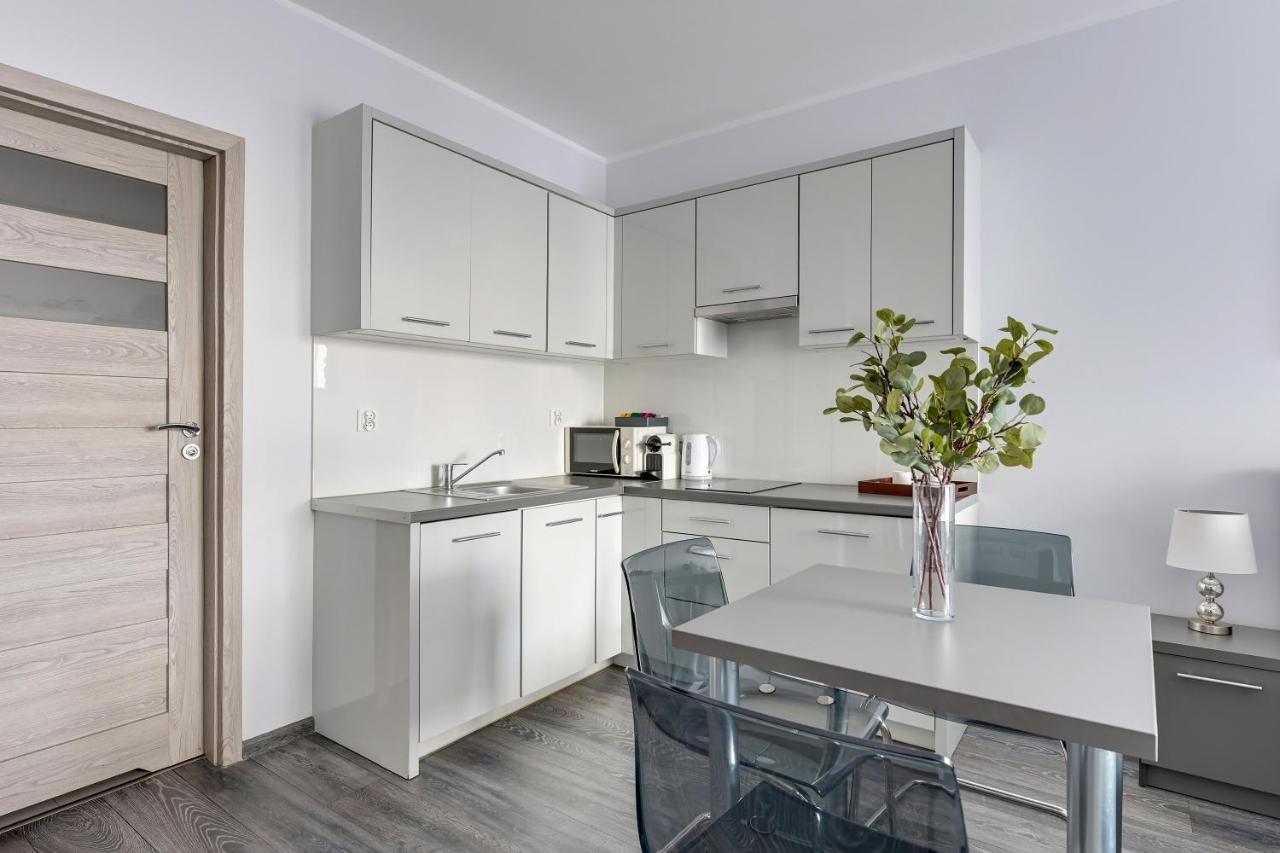 Downtown Apartments Sadova City Center & Parking Danzica Esterno foto
