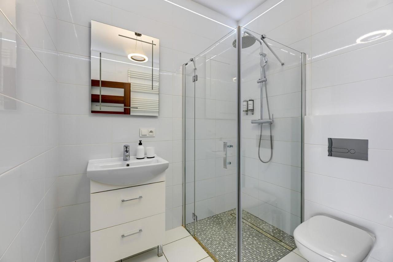 Downtown Apartments Sadova City Center & Parking Danzica Esterno foto