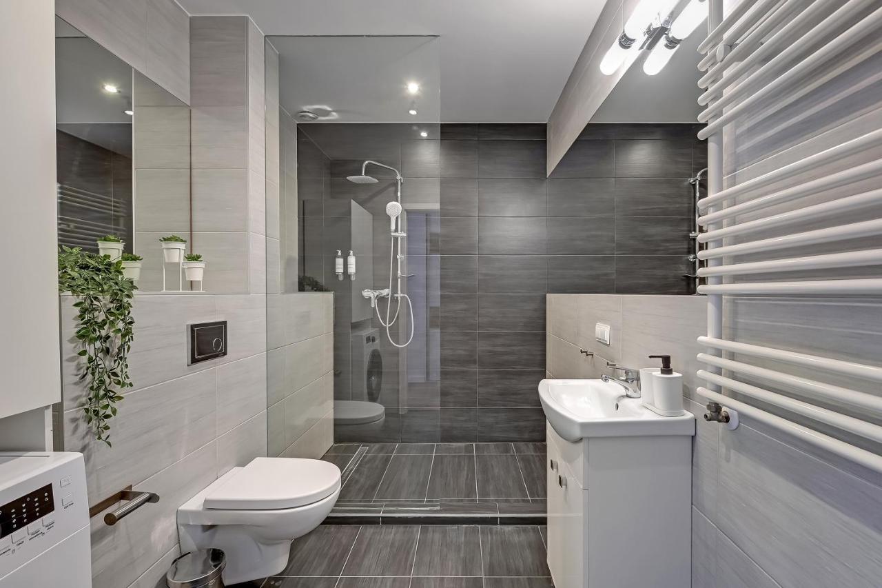 Downtown Apartments Sadova City Center & Parking Danzica Esterno foto